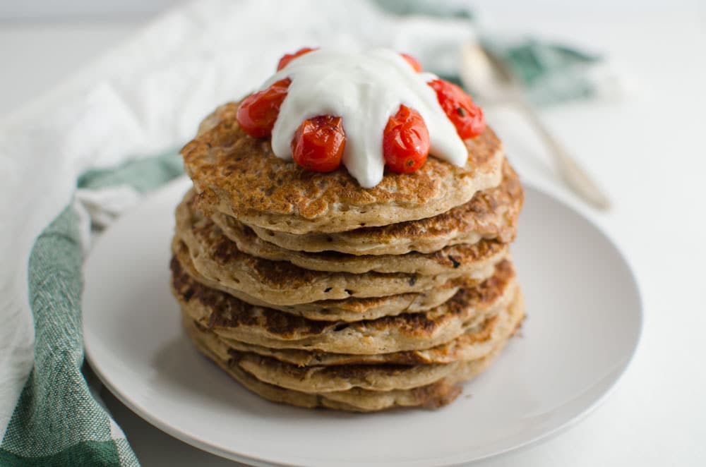 Light, fluffy and healthy oatmeal pancakes. Rich in fiber content and are ideal for sugar free morning breakfasts.