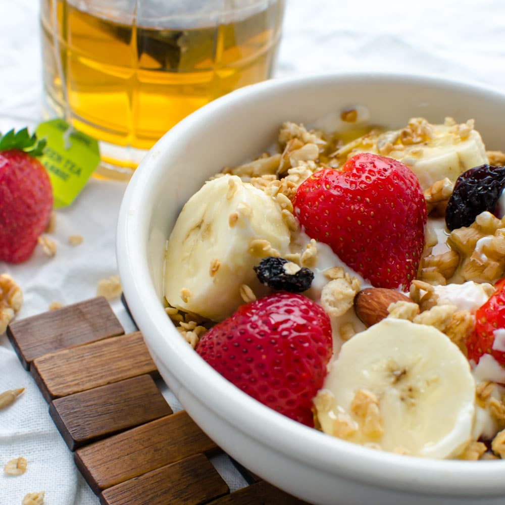 Greek yogurt banana breakfast bowl recipe | Watch What U Eat
