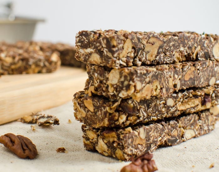 Delicious and nutty homemade energy bars perfect for takeout snacks or breakfast. Naturally sweetened and chocolaty too.