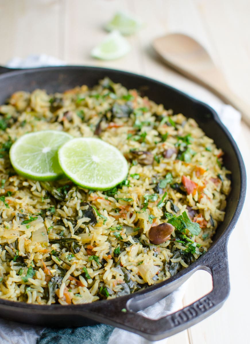Healthy spinach rice loaded with proteins, fibers and vitamins. It is a one pot meal that takes about 30 min to prepare. Ideal for busy times. 