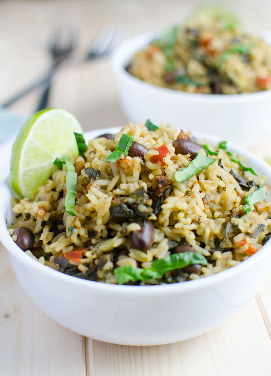 Healthy spinach rice loaded with proteins, fibers and vitamins. It is a one pot meal that takes about 30 min to prepare. Ideal for busy times. 