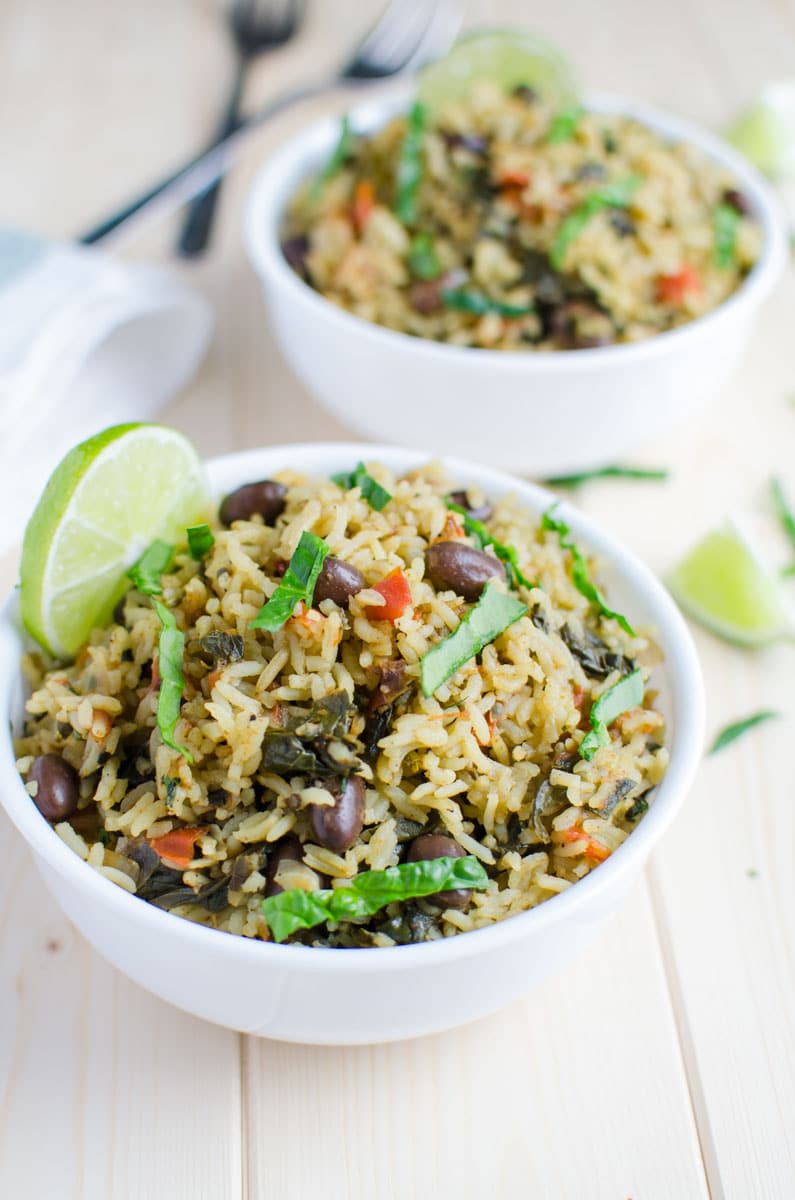 Healthy spinach rice loaded with proteins, fibers and vitamins. It is a one pot meal that takes about 30 min to prepare. Ideal for busy times. 