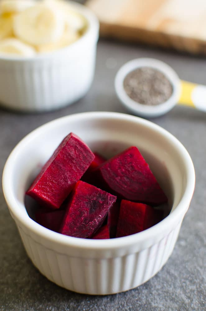 5-min nutritious and power breakfast beet banana smoothie for any mornings.