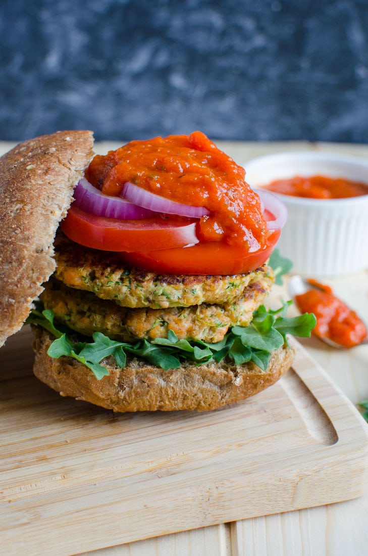 Healthy zucchini salmon burger -- Loaded with healthy proteins, whole grains and green veggie