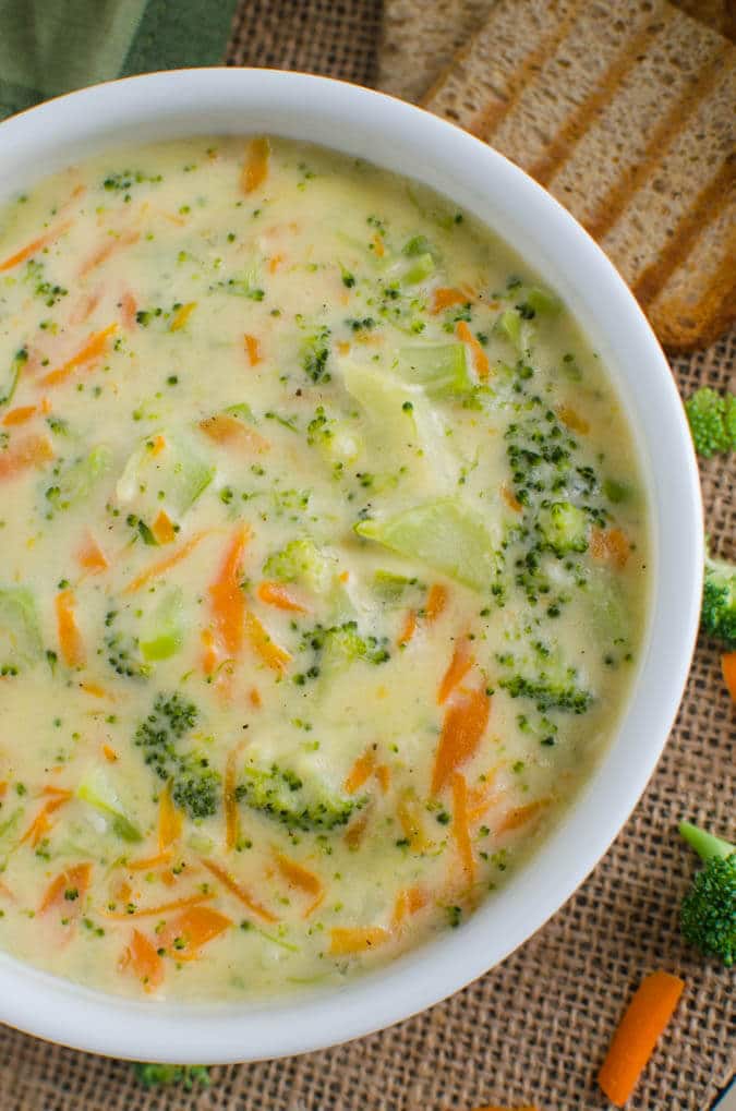 Healthy cream of broccoli soup for guilt free eating. Prepared using all healthy & clean ingredients. It is also vegan and plant based. | watchehatueat.com