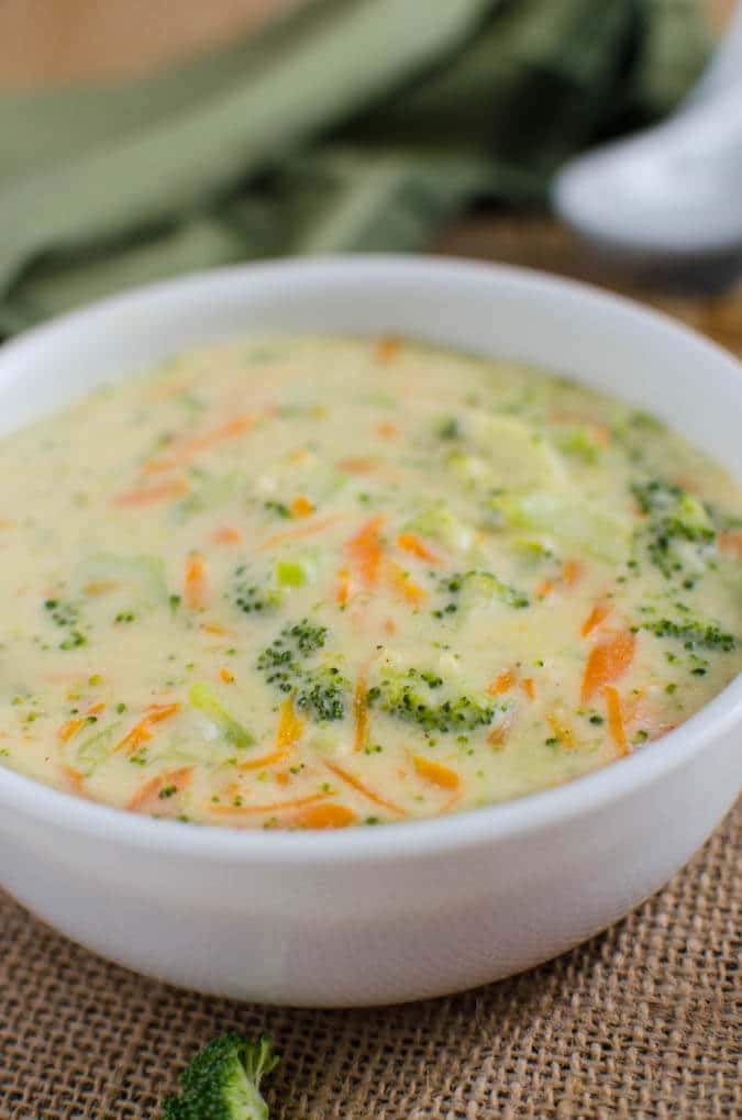 Dairy free healthy cream of broccoli soup for guilt free eating. Vegan, plant based and a low calorie soup. | watchehatueat.com