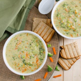 Easy healthy broccoli soup recipe | watchehatueat.com