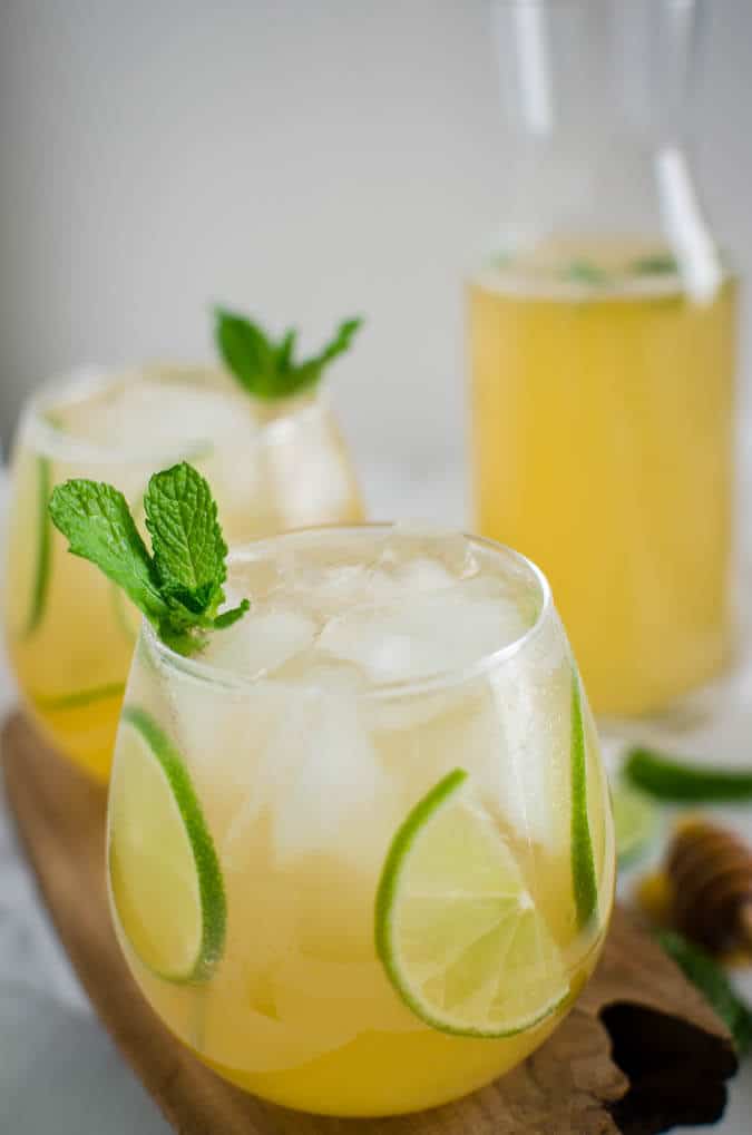 Homemade Limeade - far better than store bought. And it is healthy, naturally sweetened & perfect for weight watchers. | watchwhatueat.com