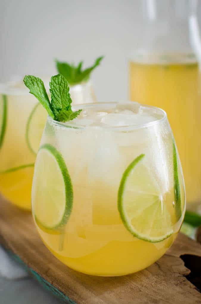 Homemade honey limeade recipe perfect for weight watchers. | watchwhatueat.com