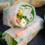 Estos rollos de primavera veganos nutritivos están llenos de proteínas vegetales, son ideales para almuerzos o cenas saludables o se pueden servir como aperitivo para la fiesta.