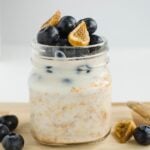 Prepare breakfast a night before with this easy blueberry overnight oats | Healthy, vegan, gluten free