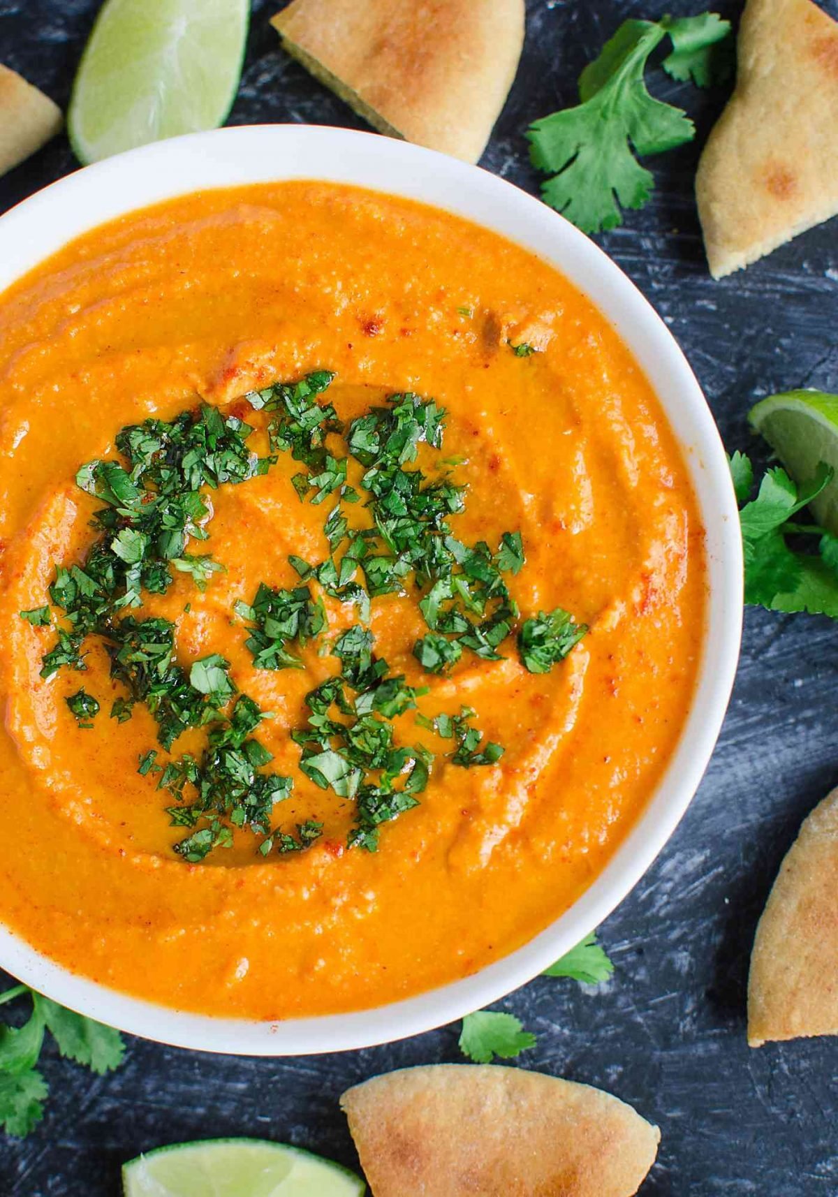 Roasted red pepper hummus - amazingly delicious, creamy and healthy hummus perfect for snacks with pita chips or as a side to any Mediterranean dish. @watchwhatueat