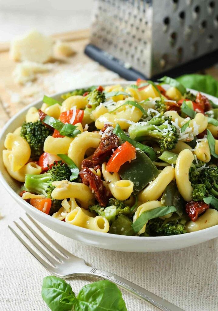 stir fry healthy veggie and pasta salad in a serving container.