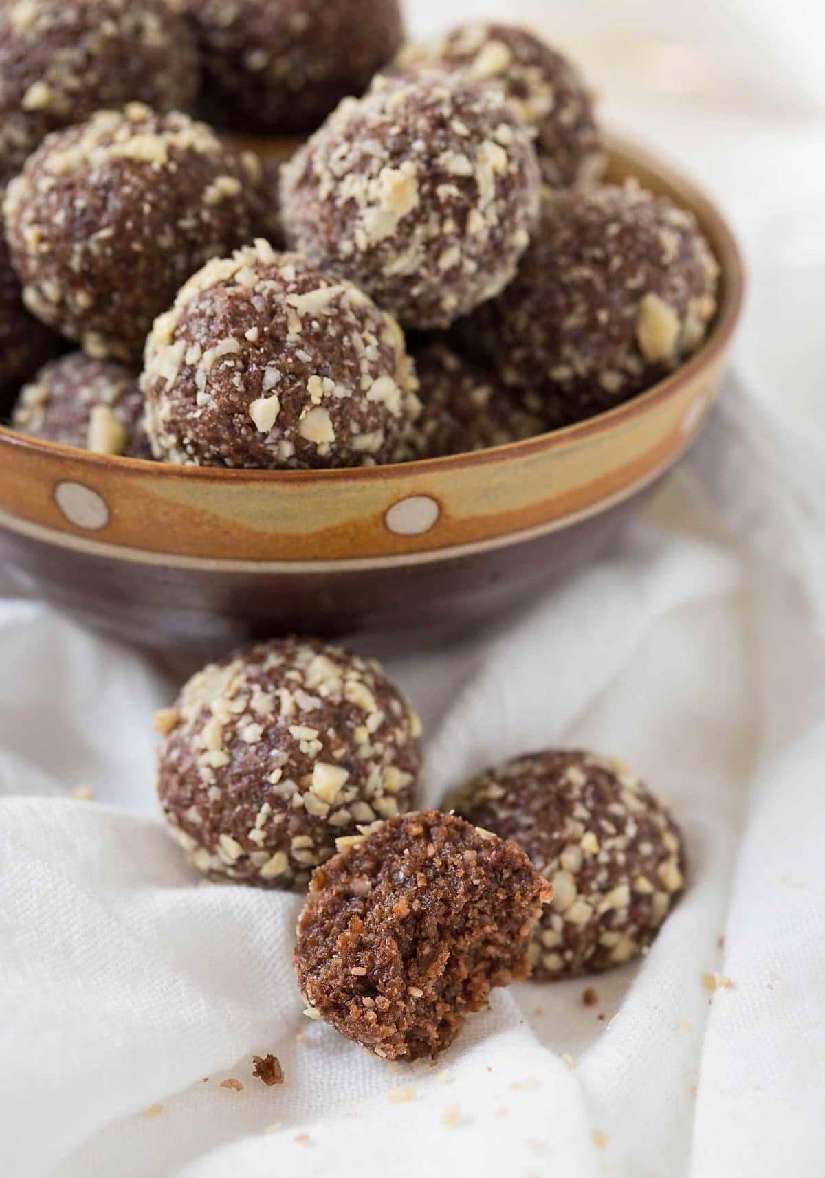 Quick and easy no-bake energy balls are perfect for healthy snacks. These are packed with nutrients and contain NO white sugar