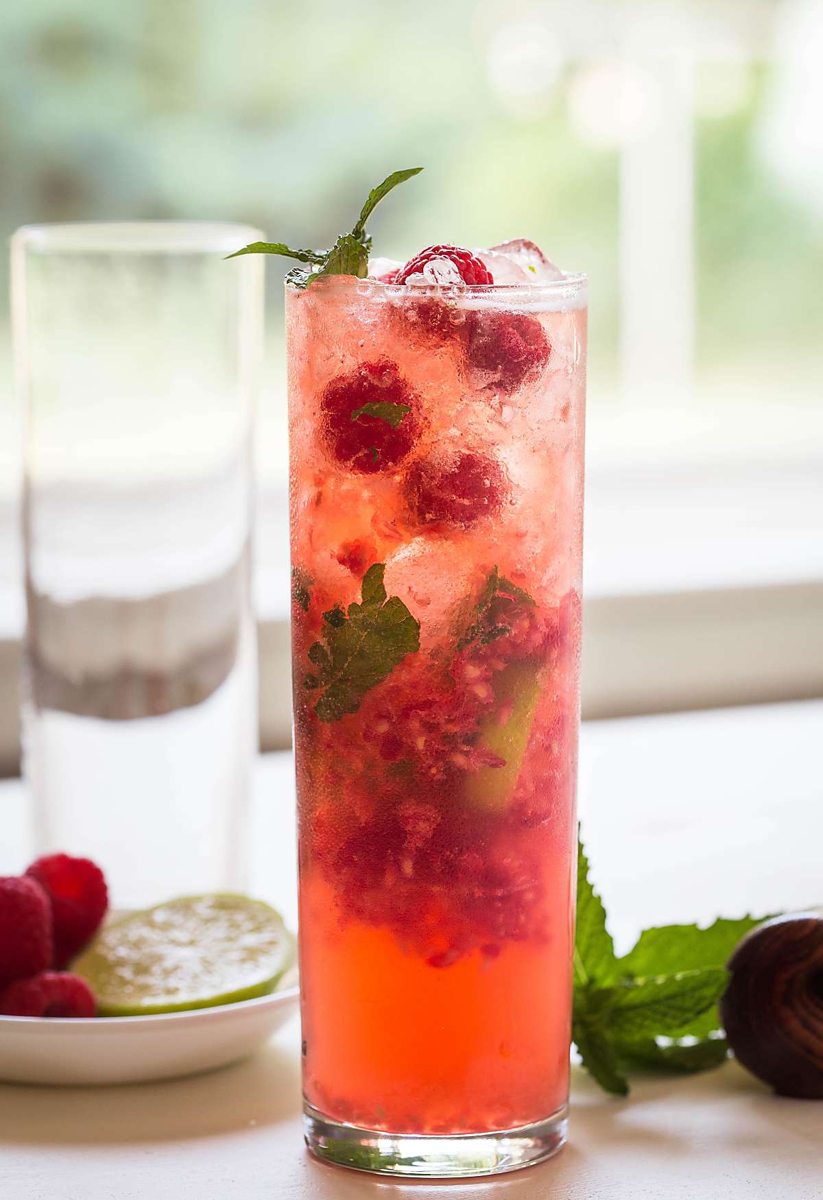 Non Alcoholic Raspberry Mojito - make this delicious drink using fresh raspberries, lime, mint, and sparkling apple cider. It will make you crave for more