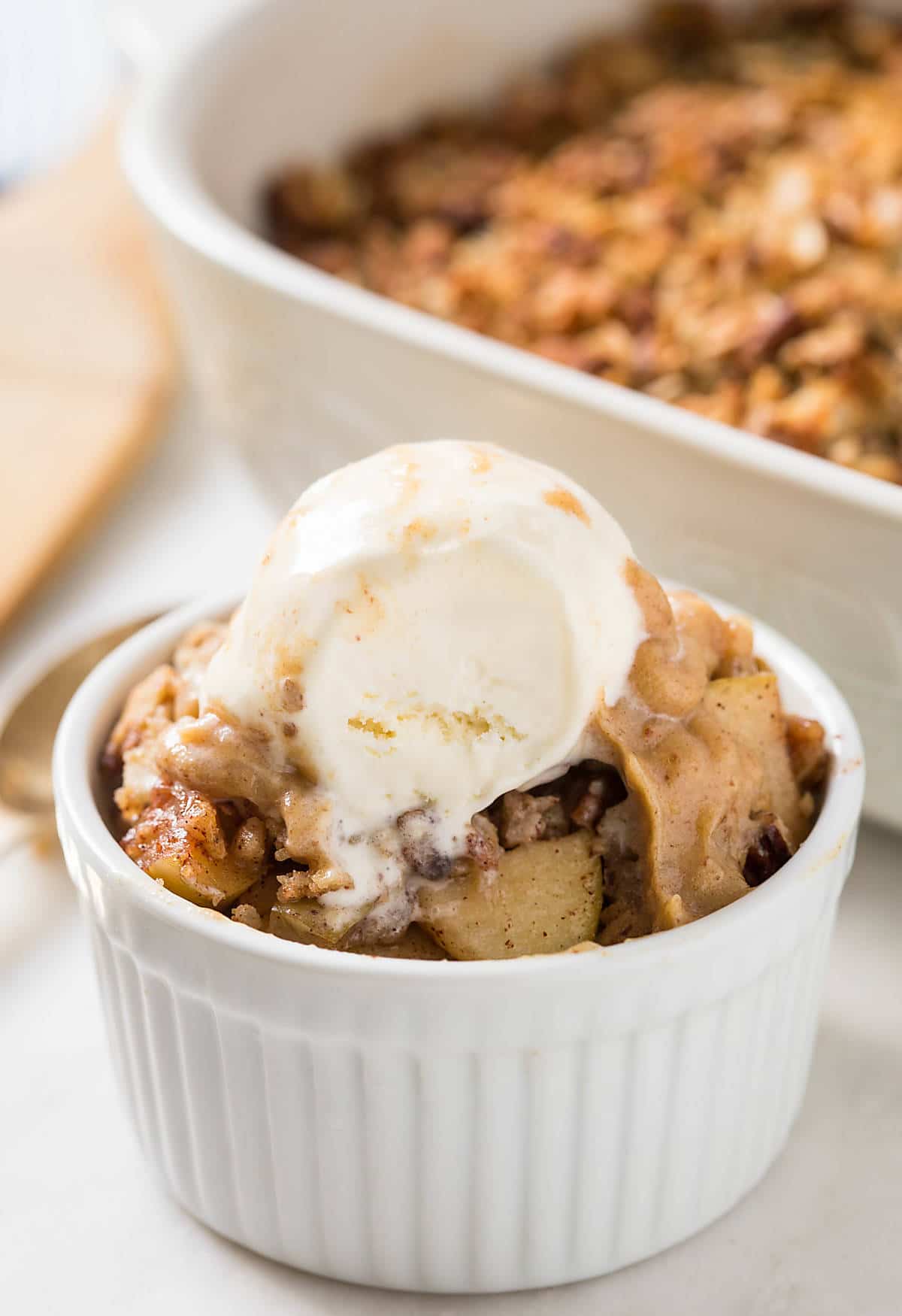 Delicious healthy apple crisp recipe to utilize those fresh apples in the season. It is totally a game changer.