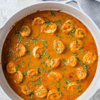 One pan quick and easy Coconut Shrimp Curry - Delicious shrimp cooked in coconut milk and tomato gravy. Perfect healthy recipe for lunch or busy weeknight dinner. | #shrimp #coconutcurry #curry #onepan