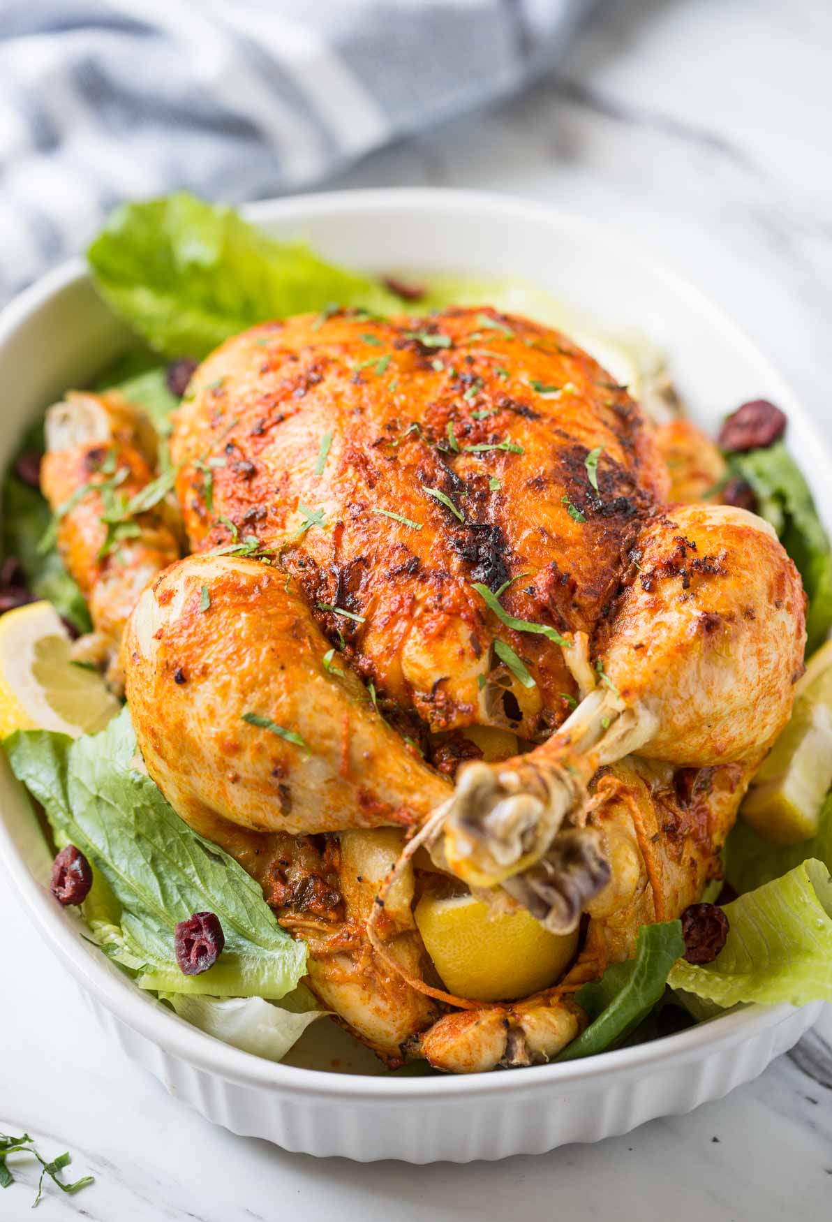 A whole chicken with juicy and tender on the inside and a crispy crust on the outside which you can make in the Instant Pot. And this easy and healthy whole chicken recipe with delicious gravy is perfect for family gatherings or holiday dinner or party. #watchwhatueat #chicken #thanksgivingrecipe #healthythanksgiving #instantpotchicken