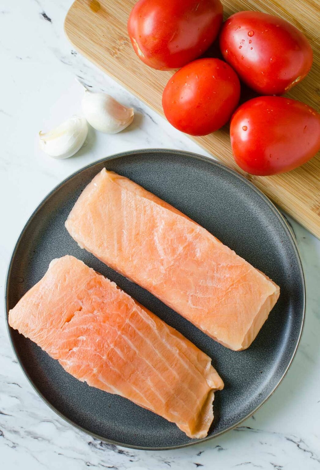 Healthy Quick and Easy Garlic Salmon in Tomato Sauce