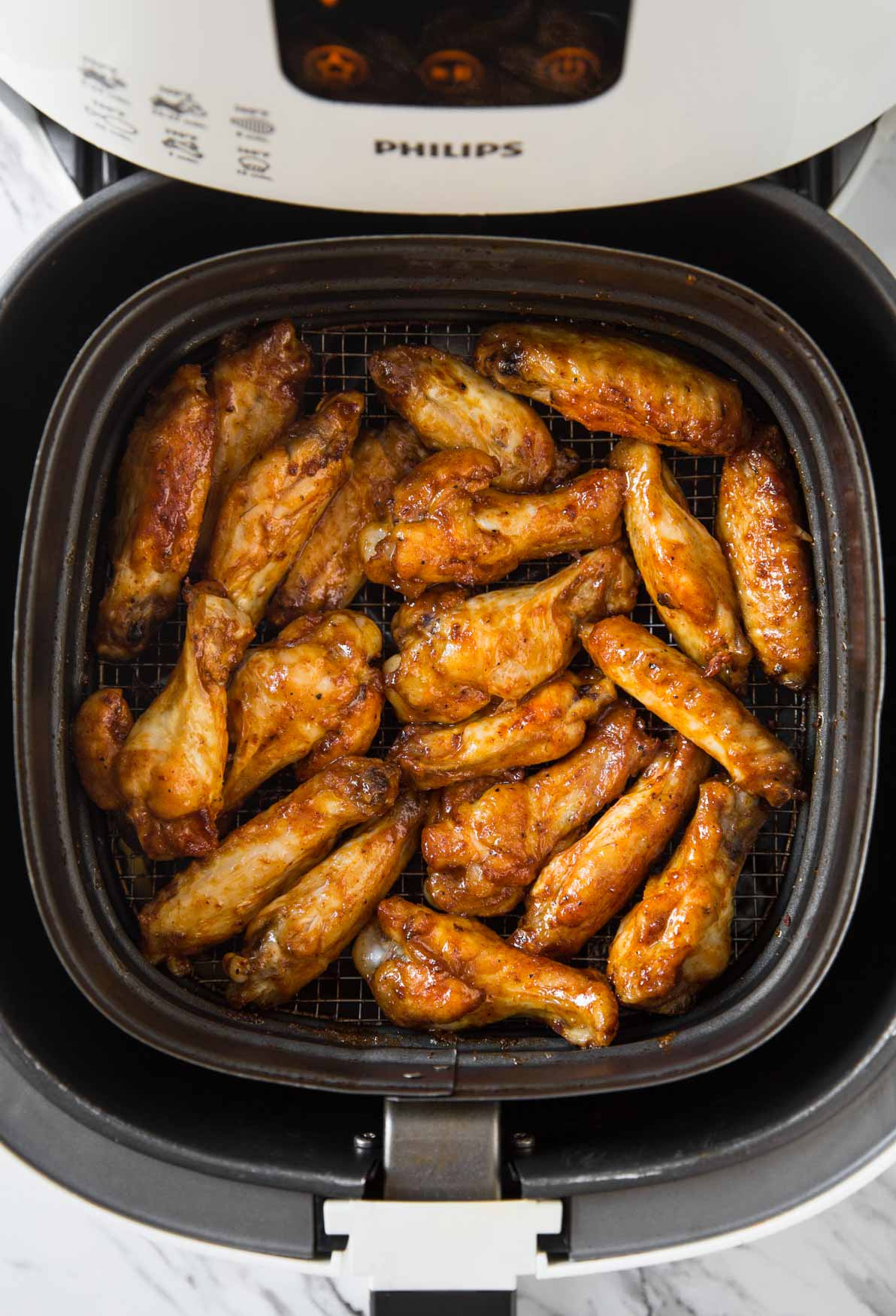 Air Fryer BBQ Chicken Wings - Fresh chicken wings cooked to perfection in Air Fryer & tossed in bbq sauce for delicious smokey flavors. Under 30 min, healthy & easy recipe for party appetizers or snacks.