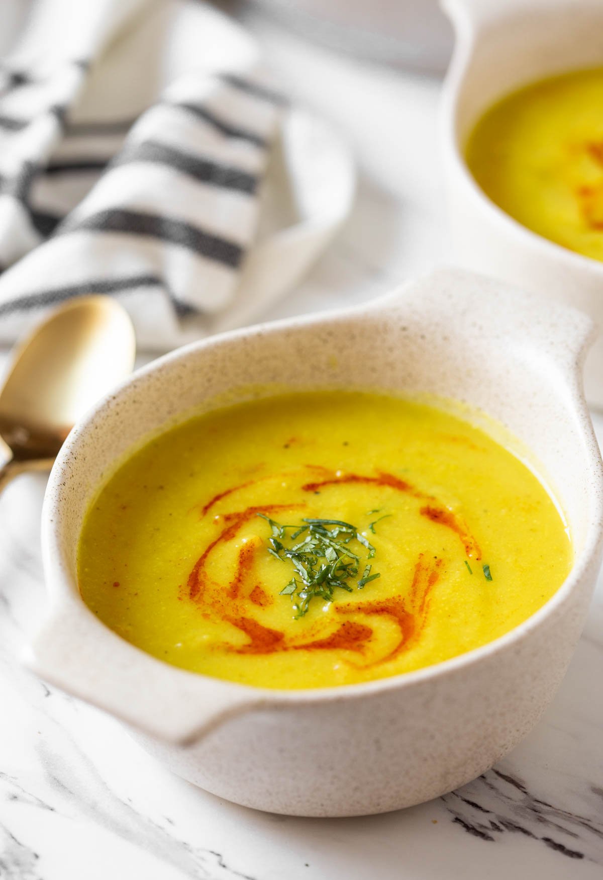 Roasted cauliflower soup in a serving soup bowl.