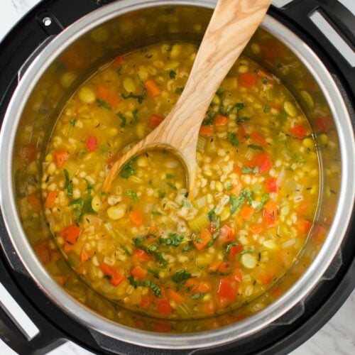 This Instant Pot Vegetable Barley Soup is a quick and easy recipe to enjoy a wholesome and nutritious soup. Full of flavors and takes about 30-40 min to prepare. And a perfect vegetable soup for weeknight dinners. | #watchwhatueat#barley #barleysoup #vegan #instantpotsoup