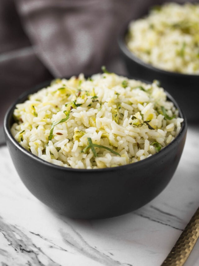 Loaded with fresh zucchini and garlic flavors this healthy zucchini rice is ready in 30 mins. Perfect quick and easy vegetarian (and vegan) recipe to include in a weeknight dinner or lunch menu. | #watchwhatueat #zucchini #zucchinirecipes #ricepilaf #zucchinirice
