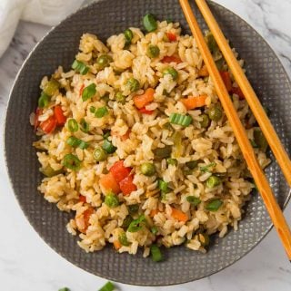 Learn how to make healthy fried brown rice with fresh vegetables. A simple, delicious and wholesome vegetable fried rice recipe that is better than takeout