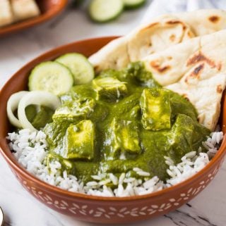 Soft paneer dunked in creamy green spinach curry to prepare authentic Indian palak paneer curry. Healthy, quick and easy recipe for saag paneer curry that you can serve with naan bread or cooked rice. | #watchwhatueat #palakpaneer #spinachrecipe #spinach #vegetarian