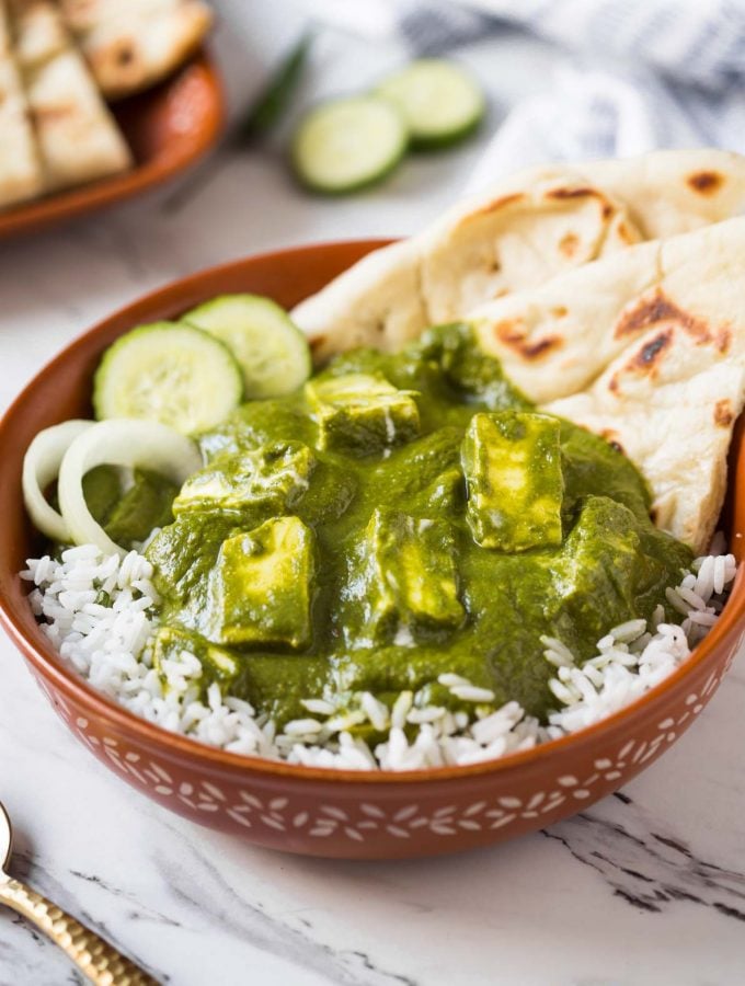 Soft paneer dunked in creamy green spinach curry to prepare authentic Indian palak paneer curry. Healthy, quick and easy recipe for saag paneer curry that you can serve with naan bread or cooked rice. | #watchwhatueat #palakpaneer #spinachrecipe #spinach #vegetarian